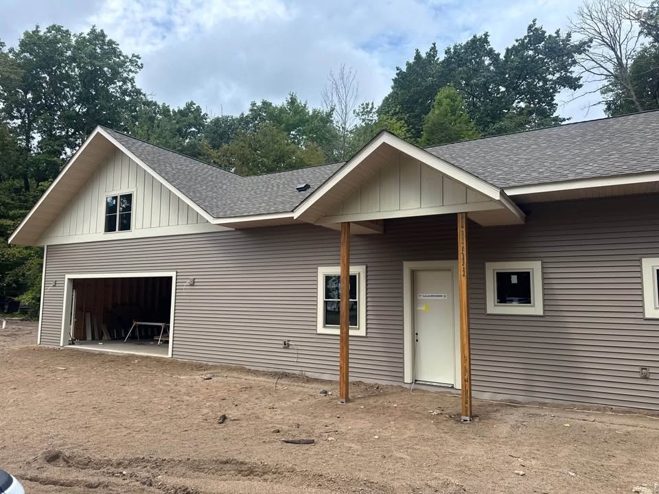 🏡 NEW CONSTRUCTION • BRAINERD, MN

Another new construction project wrapped up in Brainerd! 🔨

This home features a clean, modern exterior combining LP SmartSide vertical siding, LP SmartSide trim, and vinyl siding for a sharp look with long-lasting durability.

LP SmartSide vertical siding pairs especially well with LP trim for a clean board-and-batten style. (LP Building Solutions)

✅ LP vertical siding
✅ LP SmartSide trim
✅ Vinyl siding
✅ New construction
✅ Professional installation

Building new? Let’s make the exterior stand out.

📞 763-477-2861
🌐 www.discountsidingandroofing.com
Discount Siding & Roofing, Inc.
MN Contractor License #BC721304
Locally owned • Licensed • Insured