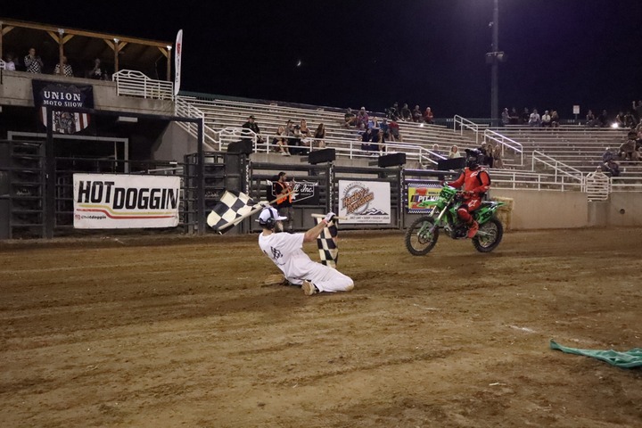 Haven’t been doing much of this lately but it was nice to get out and flap my arms at the Union Moto Show 🏁🏁