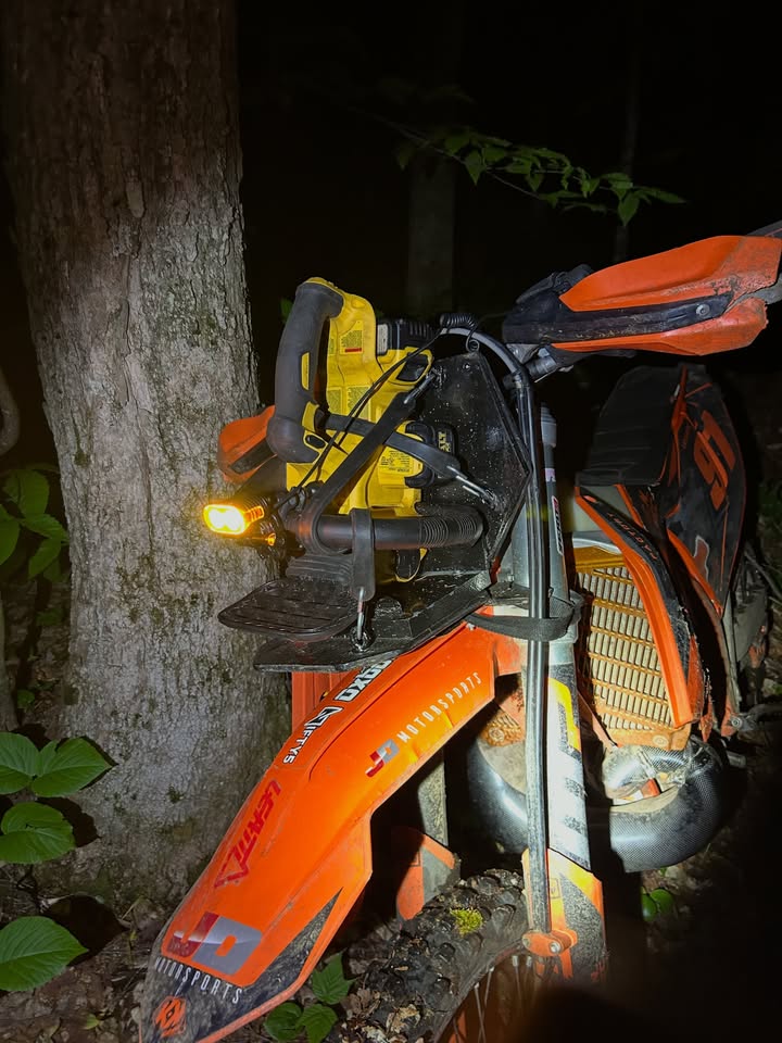 Oxbow Gear light the way !!
The most versatile lighting option on the market ! 🔦👌🏻
-
Oxbow Gear me laisse jamais tomber !!
L’option de lumière la plus versatile sur le marché ! 🔦👌🏻
Oxbow Moto 
Oxbow 
Oxbow Offroad 
-
#oxbowgear #oxbowmoto #rideharderjourneyfarther