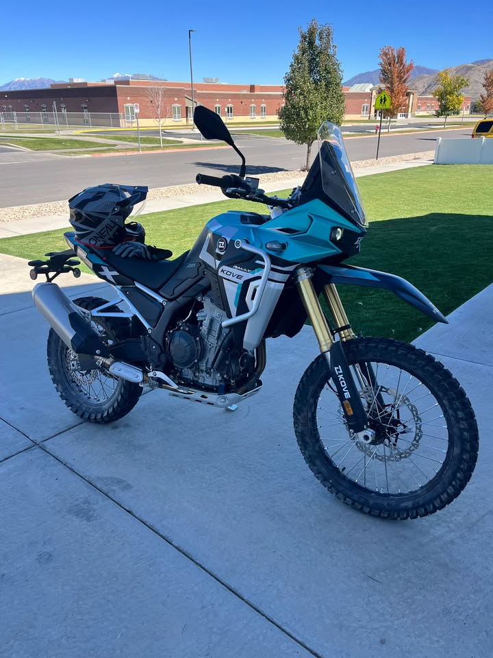 Just starting out on my first adv bike. I’m quite impressed with this monster.. feels super planted on washboard, choppy dirt roads. Tons of power in every gear.. and it sounds amazing. Ha ha! Looking forward to some Hard Adventure riding. 2027 Kove 800x Rally.
#KOVEMOTO