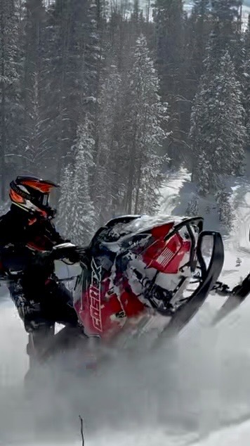 Perspective is everything, oh, and also some creed in the head during the rip! This @skidoo turbo is everything I need on the mountain, there is no feeling in the world like sledding. 
📸: @scott.griffith539 
.
.
@castlexgear 
@deviantink 
@oxbowgear 
@forceturbos 
@backwoodsbmp 
#sledder #snowmobiling #utahisrad #backcountryteam #skidoo