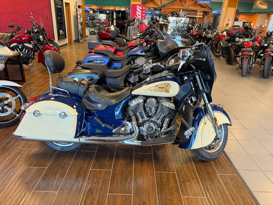 Mint condition 2015 Indian Cheiftan 111 blue cream/ivory 

Only 3,900 miles! 

Fully serviced with brand new tires was done by us! 

Ask for isaac for details 

12,999 out the door