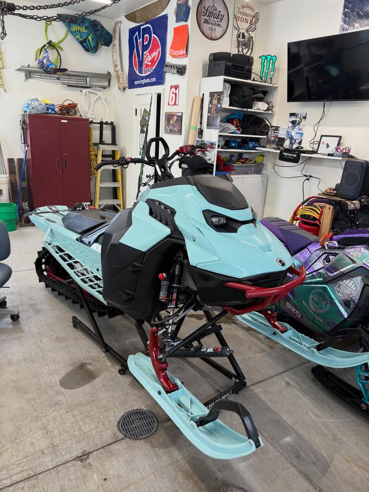 A quick wrap install with a time lapse. Making this neo mint @skidoo look a little better with a @deviantink wrap on it. #wrapitbeforeyourideit #deviantinkwraps #deviantink