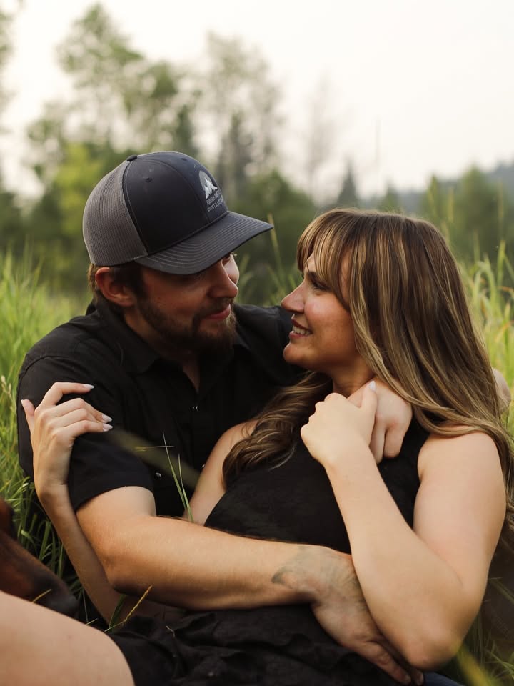 Dak, Zanna & Sonny 🤍

Soooo happy I got to take some pics for Dak, Zanna & Son’ dog!!! I had so much fun and the 3 of them are seriously just the cutest. 🙈