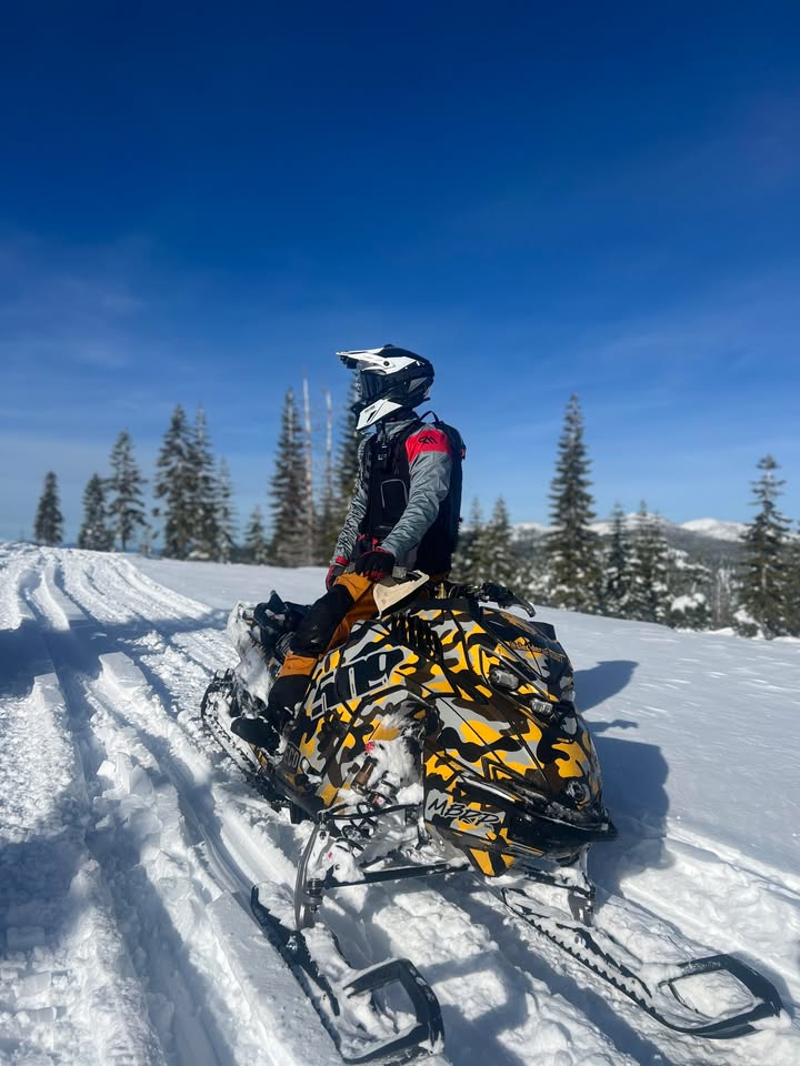 Sledder Seth đã cập nhật ảnh bìa của họ.