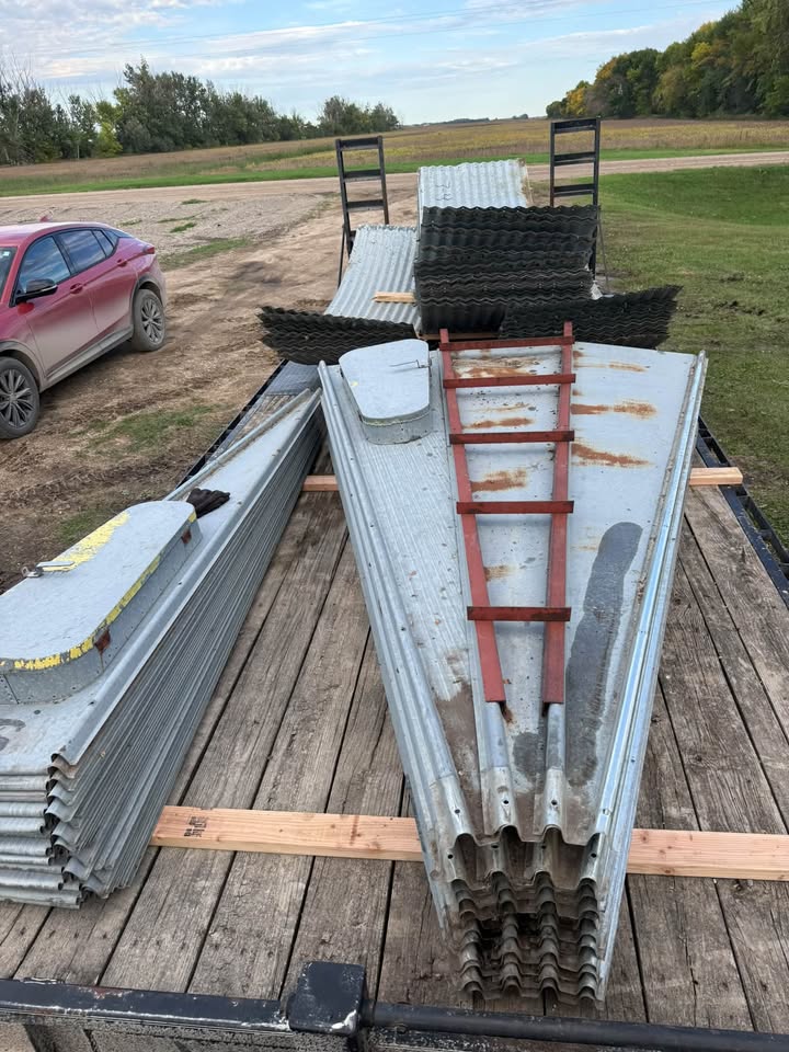 What a weekend. Got 5 bins from Minnesota down and hauled back to Montana. All are currently spoken for.  If you’re looking to purchase a bin please reach out and we can find the one that fits your project!