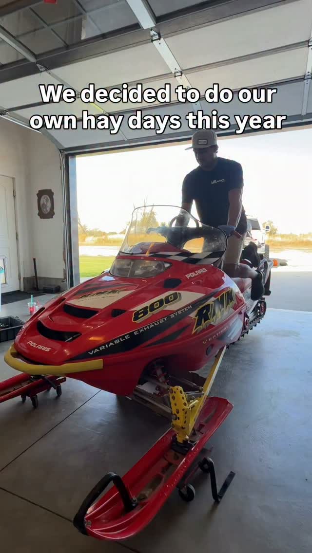 Had to clean out those carbs! 😎

#haydays #snowmobile #grassdrags