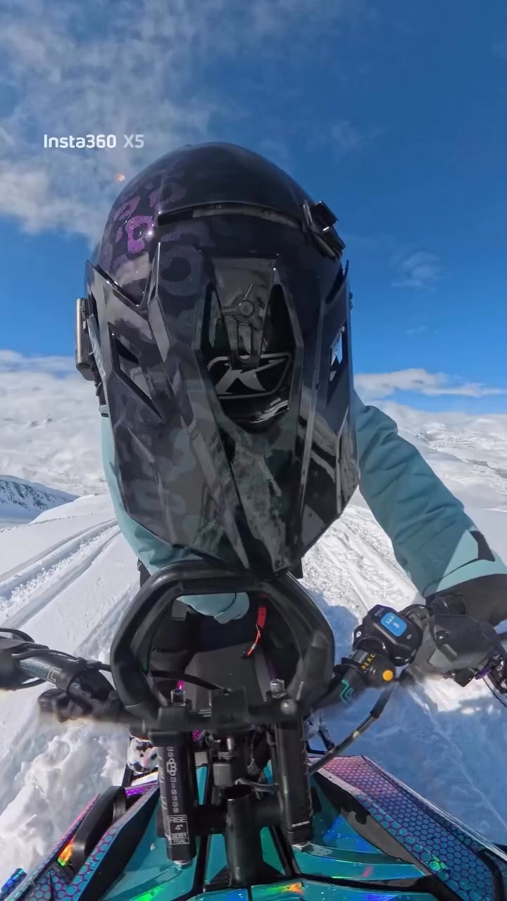 Pulling all the cords! 😂🤙🏼

www.sledusa.com 

@chappelles #sledusa #snowmobiling #avalancheairbag #fail #snowmobiles