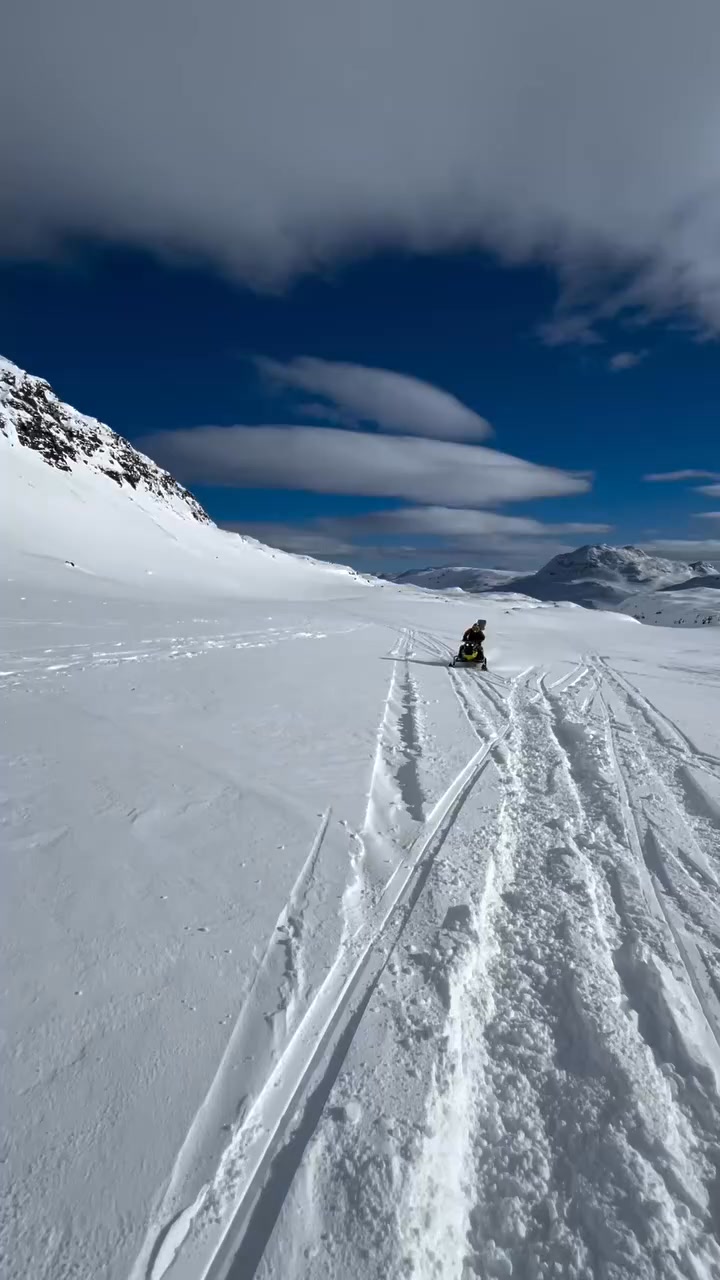 Spring Riding engaged. 🫡✈️

www.sledusa.com 

@aslak.suojanen #sledusa #sendit #snowmobiles #snowmobiling #snowmobile