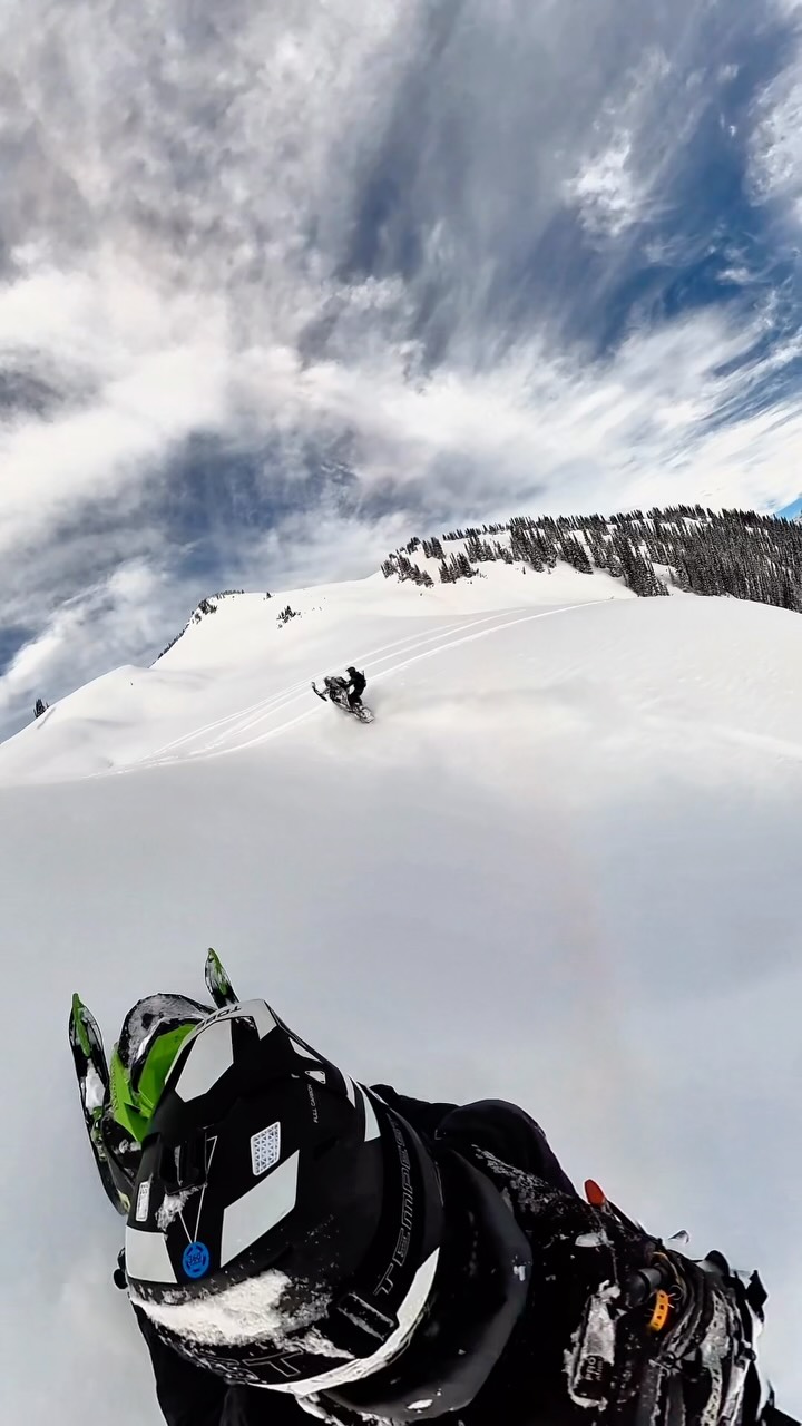 The Selkirk’s are a special place, where the snowflakes glistening in the sun! And snow machines roam FREE! 

#snowmobilingislife #sleddersofnorth #adventure #supernaturalbritishcolumbia