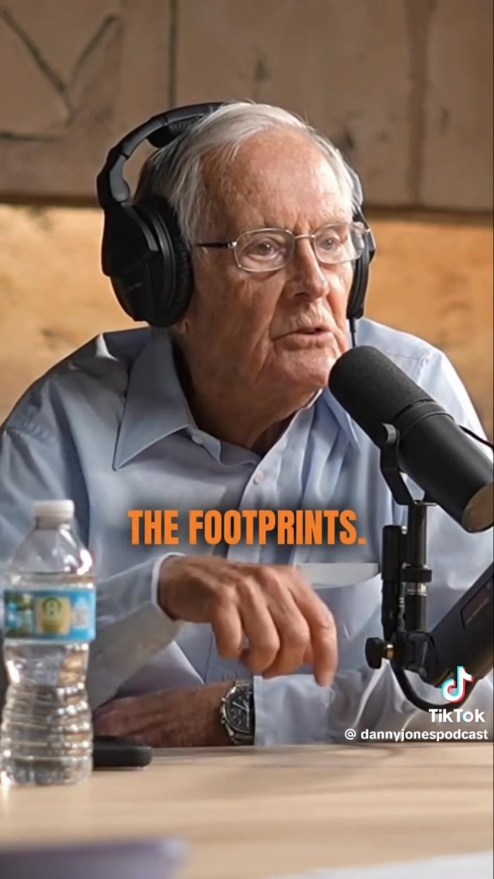 Apollo astronaut debates #1 moon landing denier. 

In this video you will see some peaks and valleys of information from the astronaut. Makes you wonder 

Peaks and Valleys Explained

Think of deception as a signal with noise:

• Peaks: Overcompensation—liars insert sensory details, timelines, or names to mimic authenticity.
• Valleys: Withdrawal—liars avoid elaboration to reduce risk of contradiction or exposure.
#aware #prepare #evolve #human #behavior #neuroscience #deception