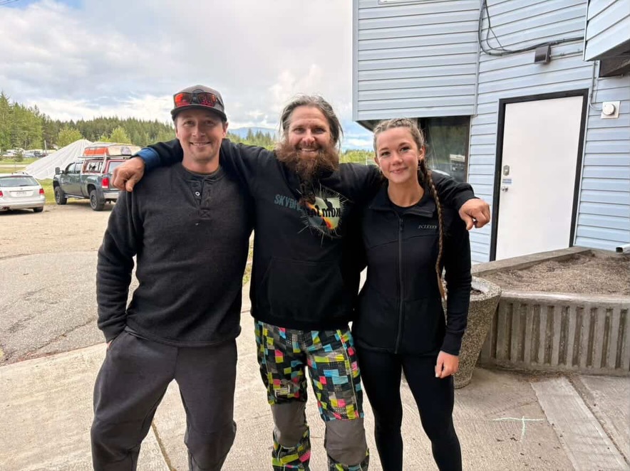 May Long weekend well spent ✌🏻 @skydivesalmonarm  @thedropzonediaries #getoutside #exploremore #family #skydiving #klimlife