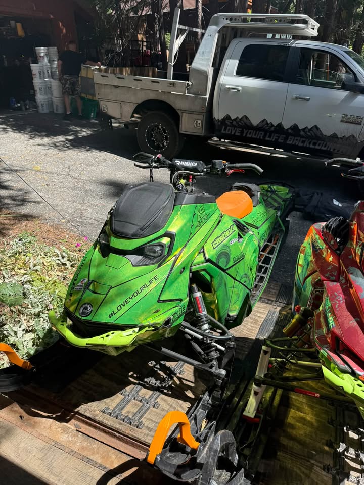 Selling sleds. I have seven to choose from. Lynx and ski doo. P M me for info Kyle P. Frankland