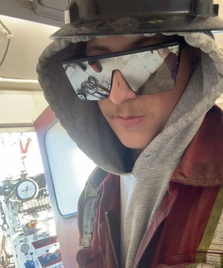 Let your glasses work as hard as you do! 

GunsOutGlasses.com 

#PatchLife
#OilPatch
#GunsOutGlasses
#SafeAF
#SafetyGlasses