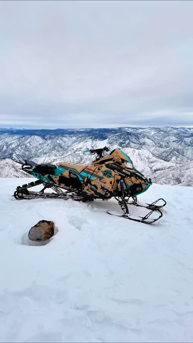 The snow conditions might be disappointing right now but if there’s one thing that never disappoints is this view! 🏔️🙌🏽

Where these machines take us is pretty incredible good or bad snow. At the end of the day, any day on the mountain is a good day 🤙🏽

@oxbowgear 
@ggb_exhaust 
@freshies_built 
@ridefastcompany 
•
•
•
•
•
•
•
•
•
•
•
•
•
•
•
•
•
•
#snowmobiling #backcountry #mountains #polaris #fyp