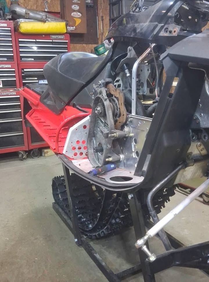 Team Preston 04 Skidoo Renegade Rev classic sled is coming together nicely.🏁