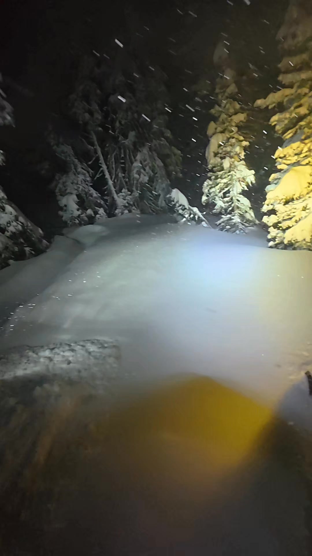 Ever wonder what a night ride with the Oxbow Gear voyager helmet light is like? 

 #oxbowgear #journeyfarther #boost #nightride