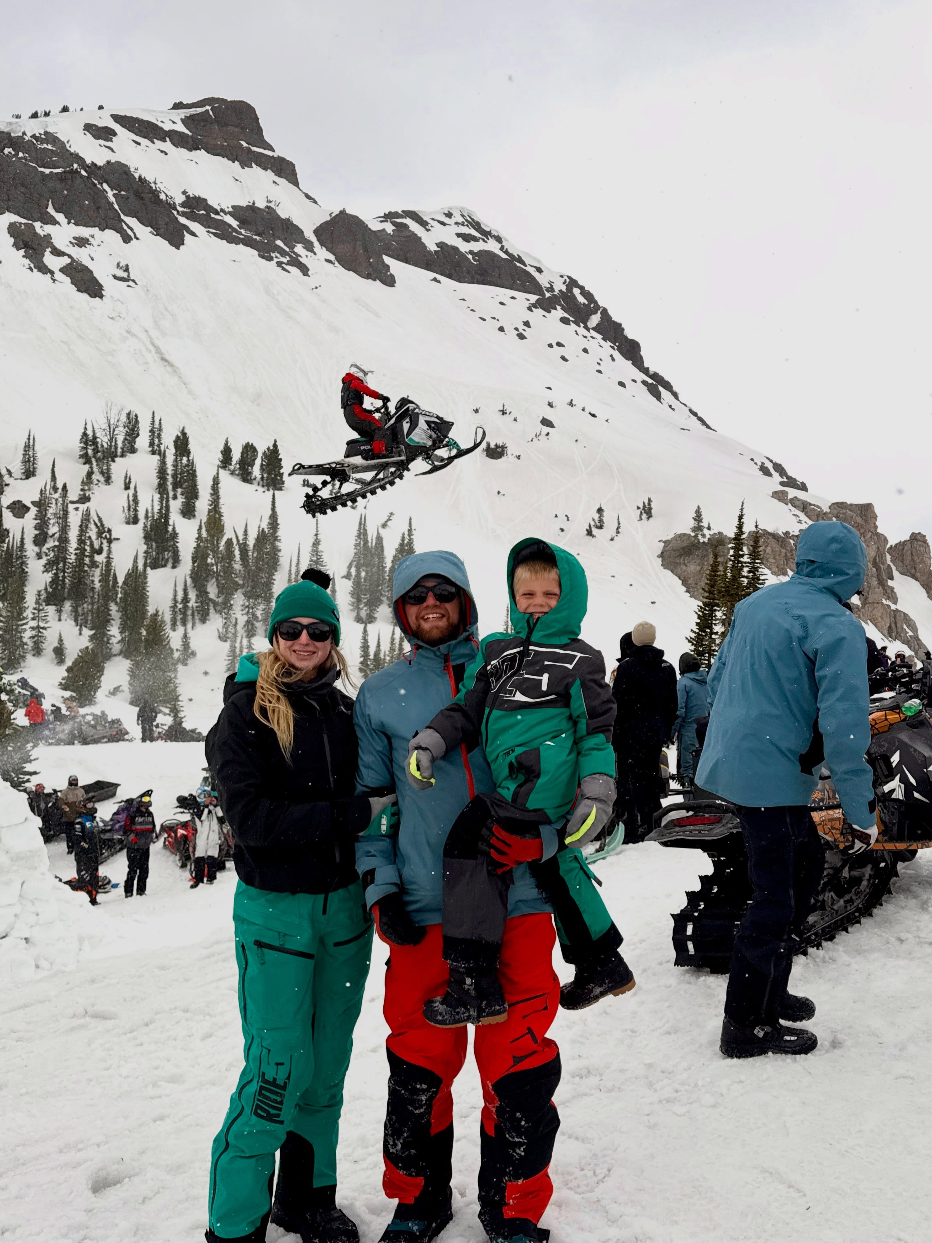 We had such an incredible time at Sled Fest 2026! Clayton absolutely loved his first Sled Fest and even wanted me to take him off the jump😅 Such a proud dad moment🙌 I love sharing this passion with my family! @maddieardueser ❤️

Huge thank you to everyone that made this event possible! @coopertysonn @cookecityexxon and many more!

Sledder: @grabesofwrath 🛫
📸@wyattabbe.673 

@509inc