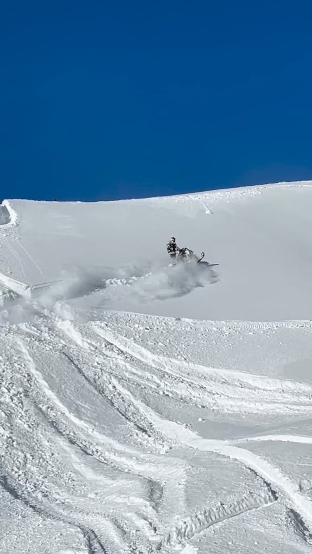 New year, same goals! 💨🔥

Ready to rip into to 2026 on my @skidoo 

@skidoo 
@klim 
@karlmalone_ads 
@tempestoptics 
@action_landscaping_kamas 
@motoassassingraphics 
@oxbowgear 
@redmondrelyte 
@carbonpursuit 
@tetonperformance 
@thomasracingfactory 
@backwoodsbmp 
@_johnsons_x