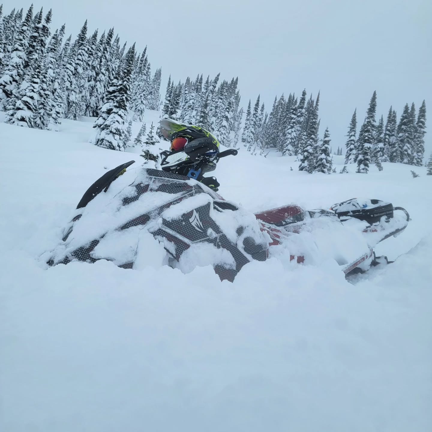 First ride of the season turned out to be one for the books , the deepest snow I've riden in two seasons, and it did not disappoint. Days like these make you appreciate what we get to experience with this sport, and it is truly special. We are so back🤙