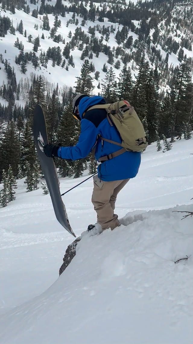 Up and down. That’s life 🔁

140cm Slasher @powsurf on a late April afternoon 🙂
#powsurf #acidDrop #freeFooted #powsurfing