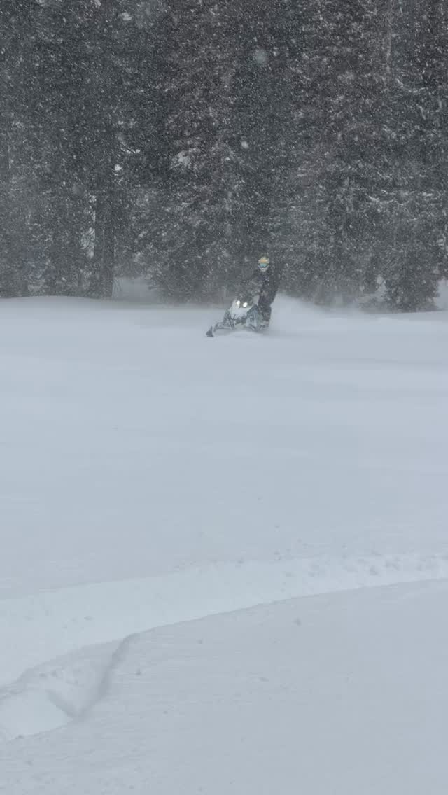 Putting some miles on and dusting off the cobwebs today. Late start to the season, but it felt great to squeeze some throttle. Couple more storms and we’ll be good to go. 
@509inc @oxbowgear 
.
.
.
.
#snowmobile #snow #polaris #powder #boost