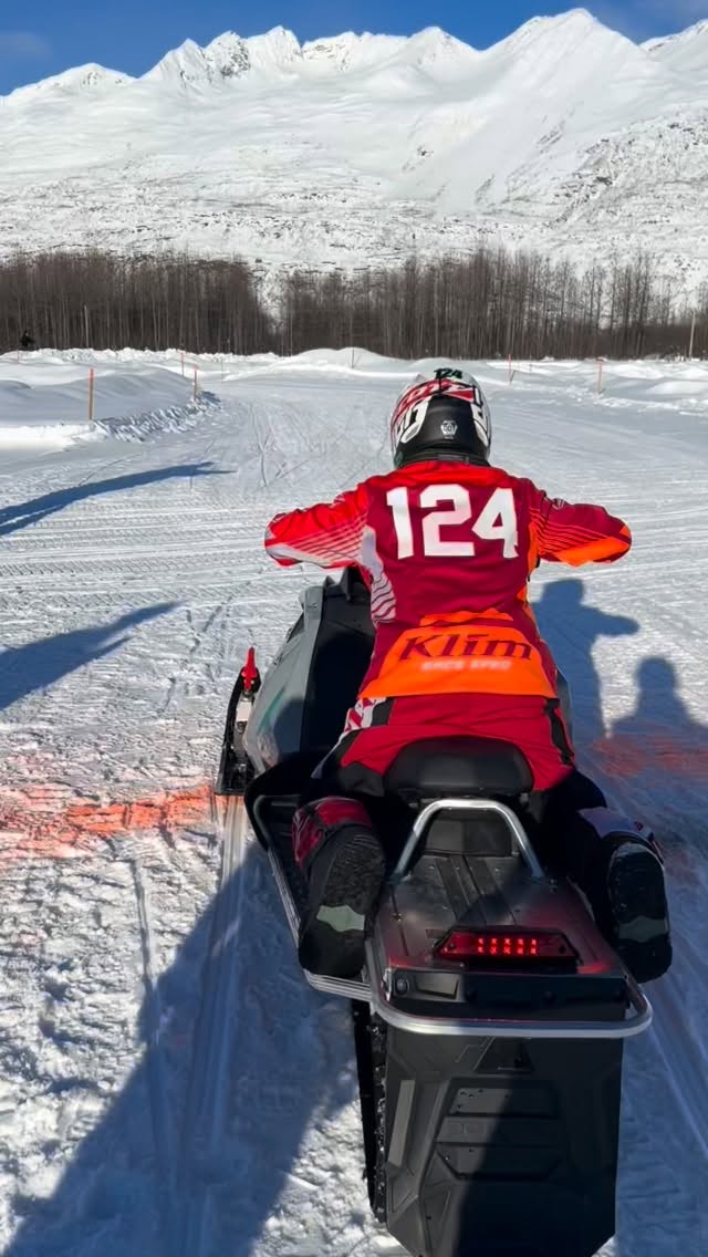 Race 3 down and another W in the bag 🏁
@klim 
@amsoilinc 
@caproskis 
@arcticfxgraphics 
@scott.snowmobile