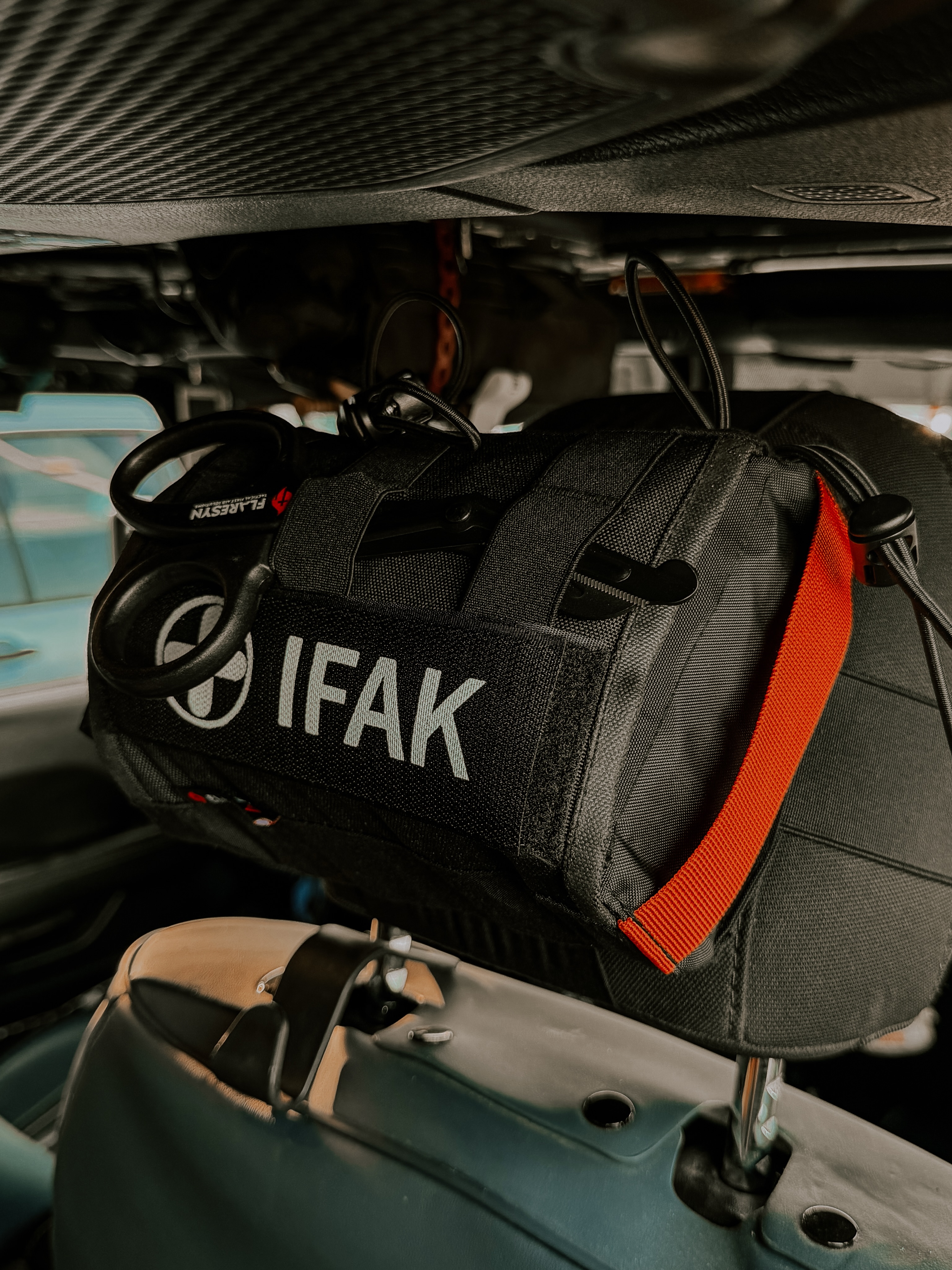 How many of you carry an IFAK or any first aid kit in your rig? This @flaresyn_tactical headrest IFAK makes it easy for you to grab and go. I carry 3 kits around my jeep in various locations for an easy access need in case of an emergency I come across while driving or for myself. 

Use code: PEW_OVERLAND to save 20% off your order over at @flaresyn_tactical. 

#jeep #pewoverland #jeepnation #offroad #firstaid