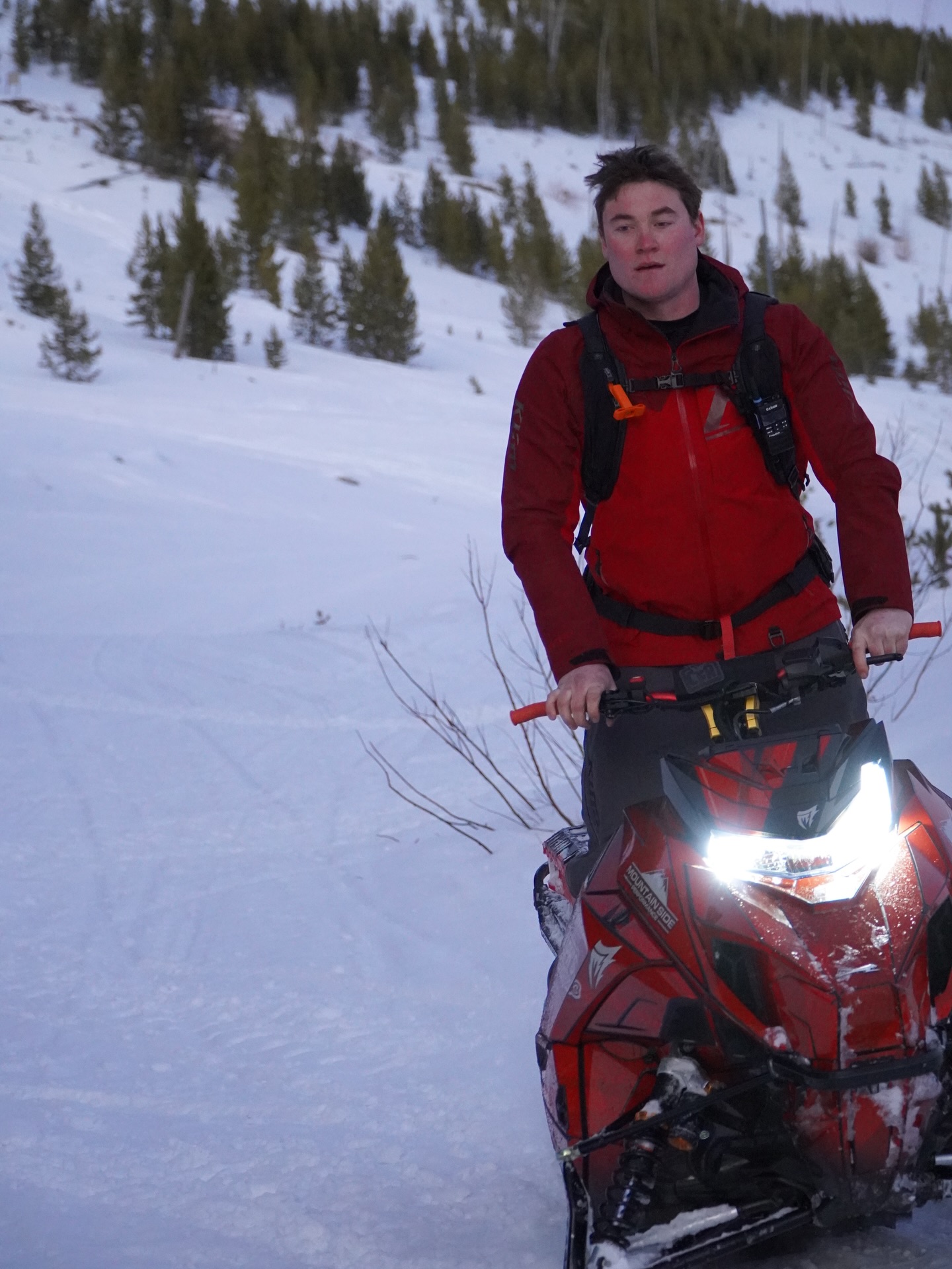 Chasing the last tracks before the melt! 

#ridewithralphs 
#klimwinter 
#klimambassador 

~ @ralphs_motorsports 
~ @klim 
~ @oxbowgear 
~ @ggb_exhaust 
~ @m7_designs 
~ @mountainsideperformance 
~ @cobrapullcords 
~ @westerncanadiancats