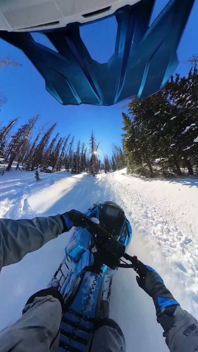 I'm ready to make turbo noises through the trees again! 🌲❄️

#snowmobiling #polaris #snowmobile #justinponsor #winteriscoming