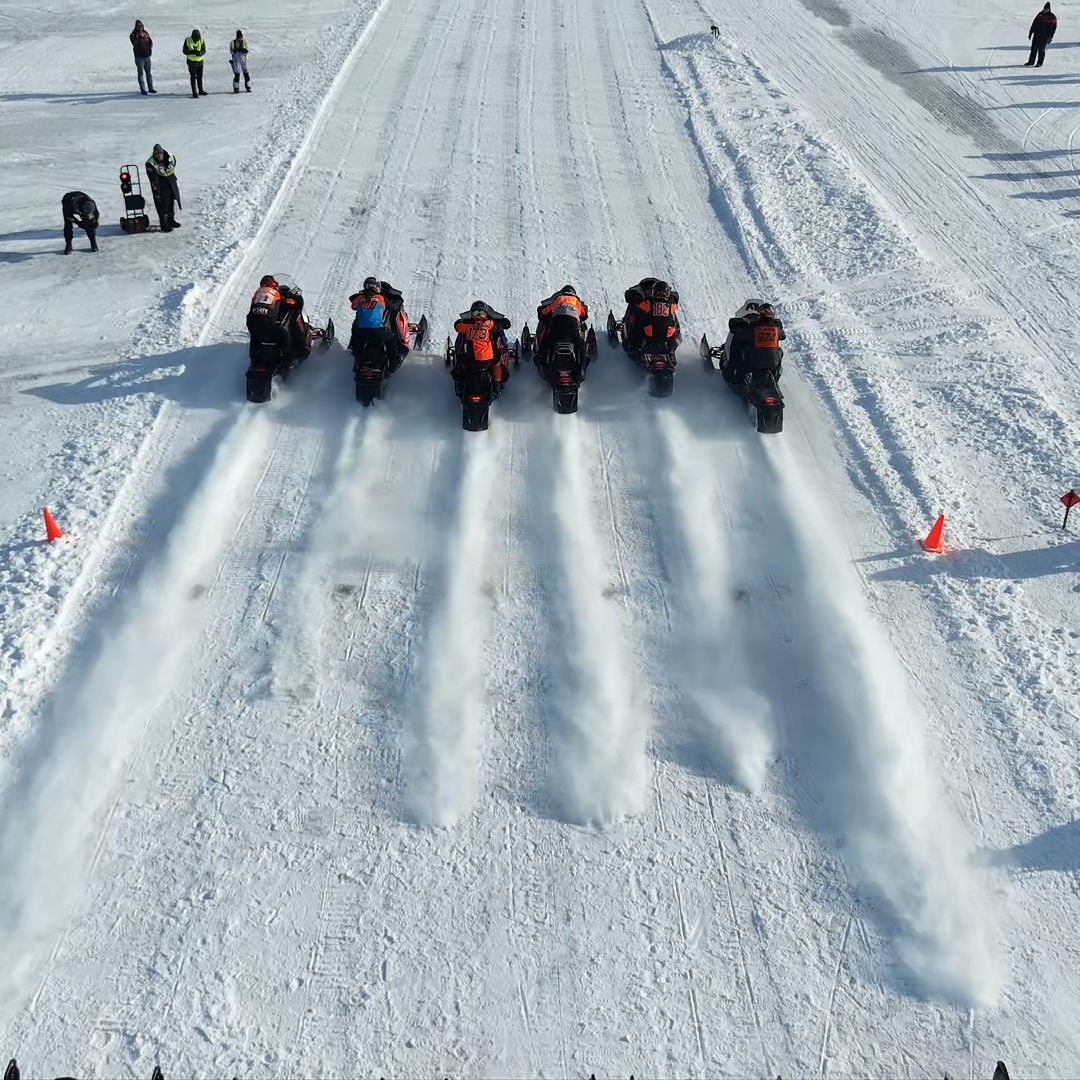 Soon... 

#snowmobile

#Polaris
#speed

🚁🎥 @laura_paul04
