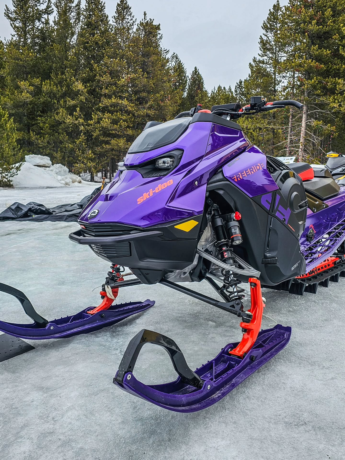 Ive never been brand loyal, I really love my @polarissnow RMK but this thing fires up the spirit in me that first got me into snowmobiling and theres something to be said about that. Party on @skidoo