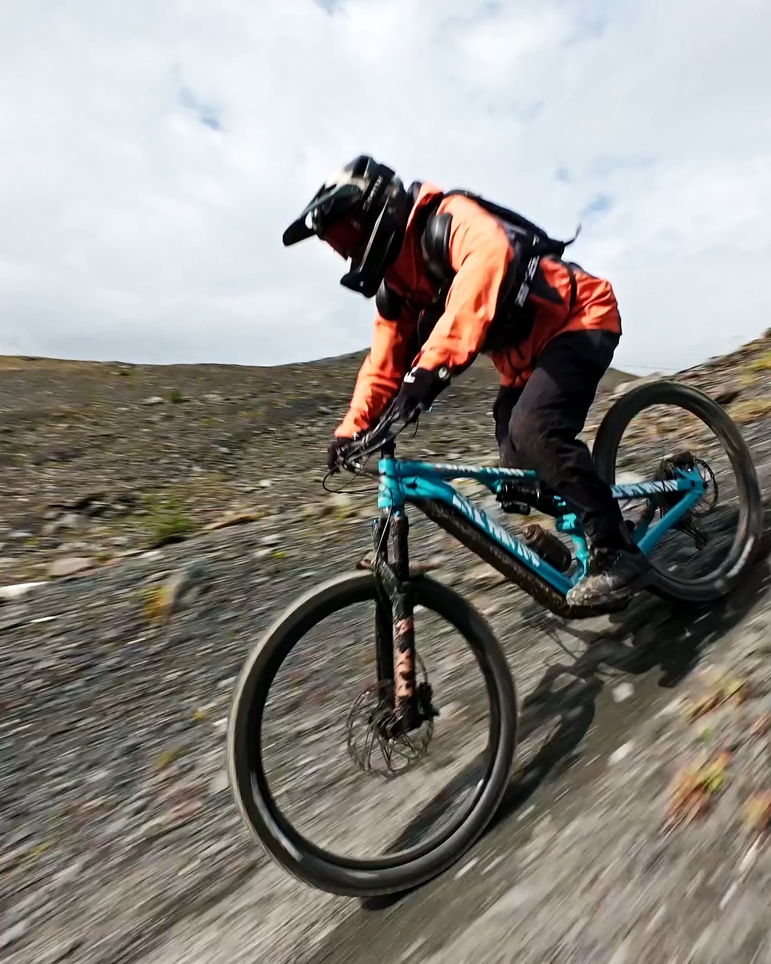 Final weekend for chair 6 downhill biking! Worth it just for the views!

Riders- @rkmtber @alaskaexplorer @akoliverp