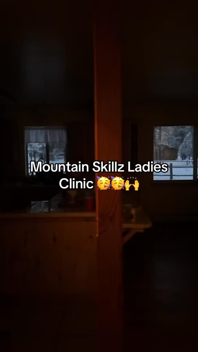 @mountain_skillz Ladies Clinic woohoooo🥳🥳 Such a great opportunity to be a part of this and help out these amazing ladies! #snowmobile #winter #trending #klim #polaris