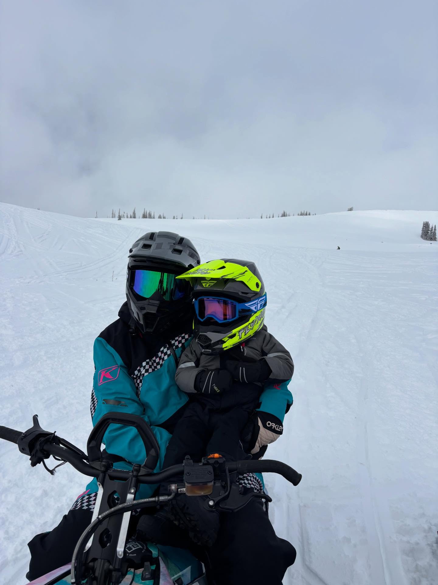 Haven’t got much snow yet this year but we finally got to get out for a little ride! Archers first ride and he did so good! Can’t wait to get him out more! 

Thanks to @tempestoptics for the best goggles out there!! Hopefully we can get some more snow so I can put them to the test! 🤘💙
