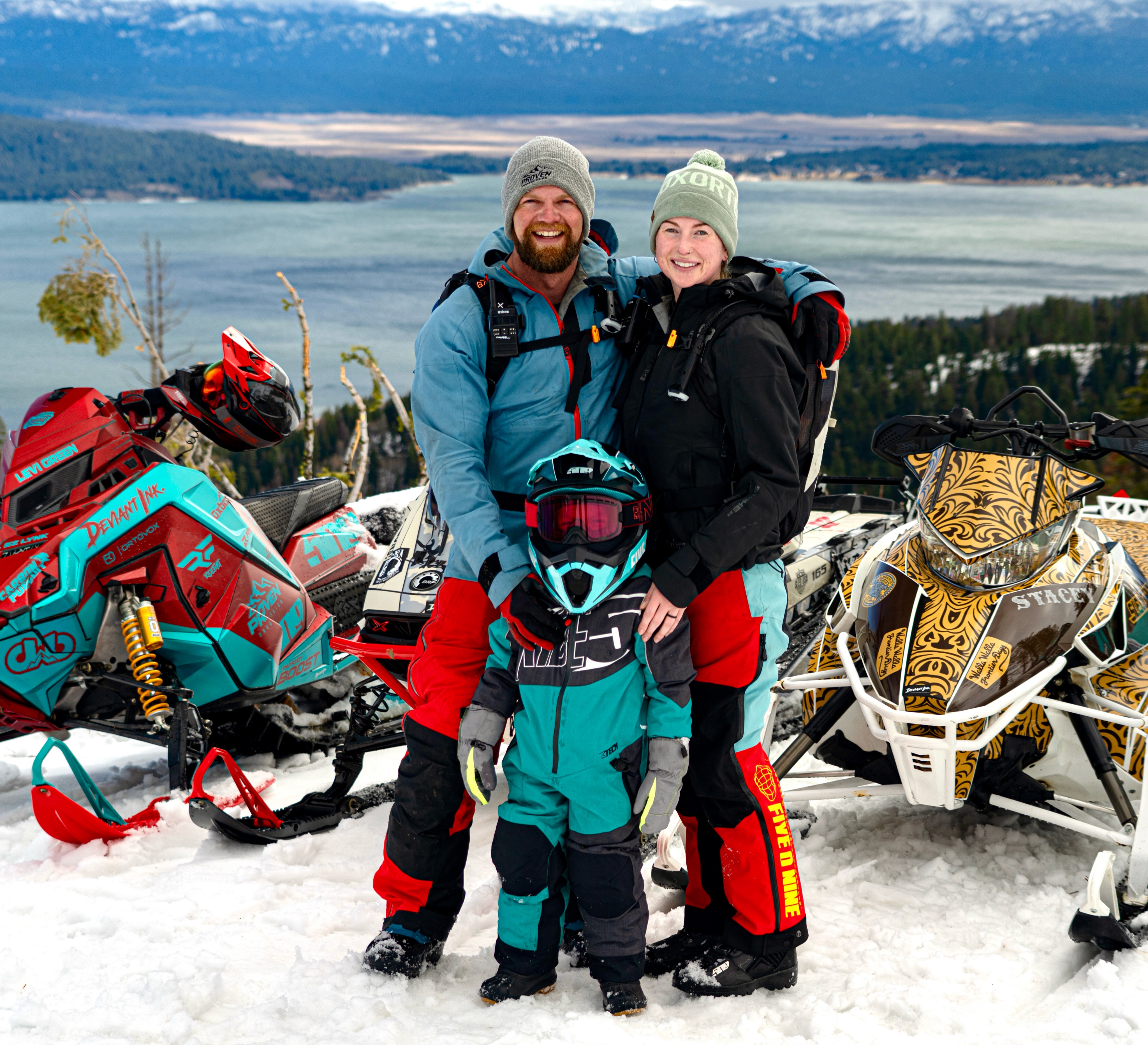 Who else is getting ready for the W27 season?🔥
I sure do love sharing my passion with my family ❤️

@maddieardueser
📸 @staceyardueser 

@sawtoothagency 
@polarissnow 
@509inc 
@proven_progression 
@deviantink 
@backwoodsbmp 
@ryanbackwoodsbmp87 
@oxbowgear 
@ortovox 
@roxspeedfx 
@carbonpursuit 
@marlon_products 
@360sportsman 
@1stphorm 
@1stphormoutdoors 
@squatch_juice 

#snowmobile #509inc #fitness #1stphorm sledlife
