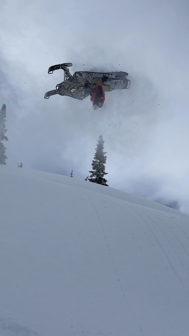 Probably the most rewarding moment of last season. 
Can’t wait to start chasing that feeling again. 

📸: @tgfg_ 

@cheetah_snow 
@509inc 
@mountain_motorsports 
@ion2suspension 
@ggb_exhaust