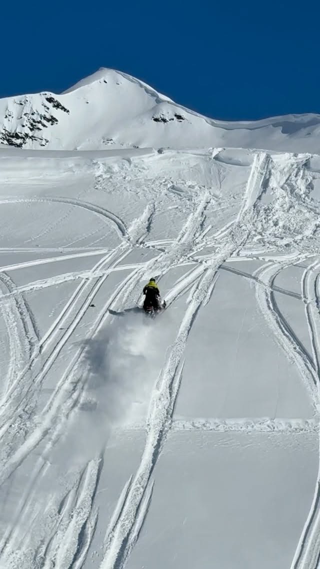 Bit of a hard landing 🥴 @509inc @arcticfxgraphics @skidoo @cheetah_snow @cheetah_bars