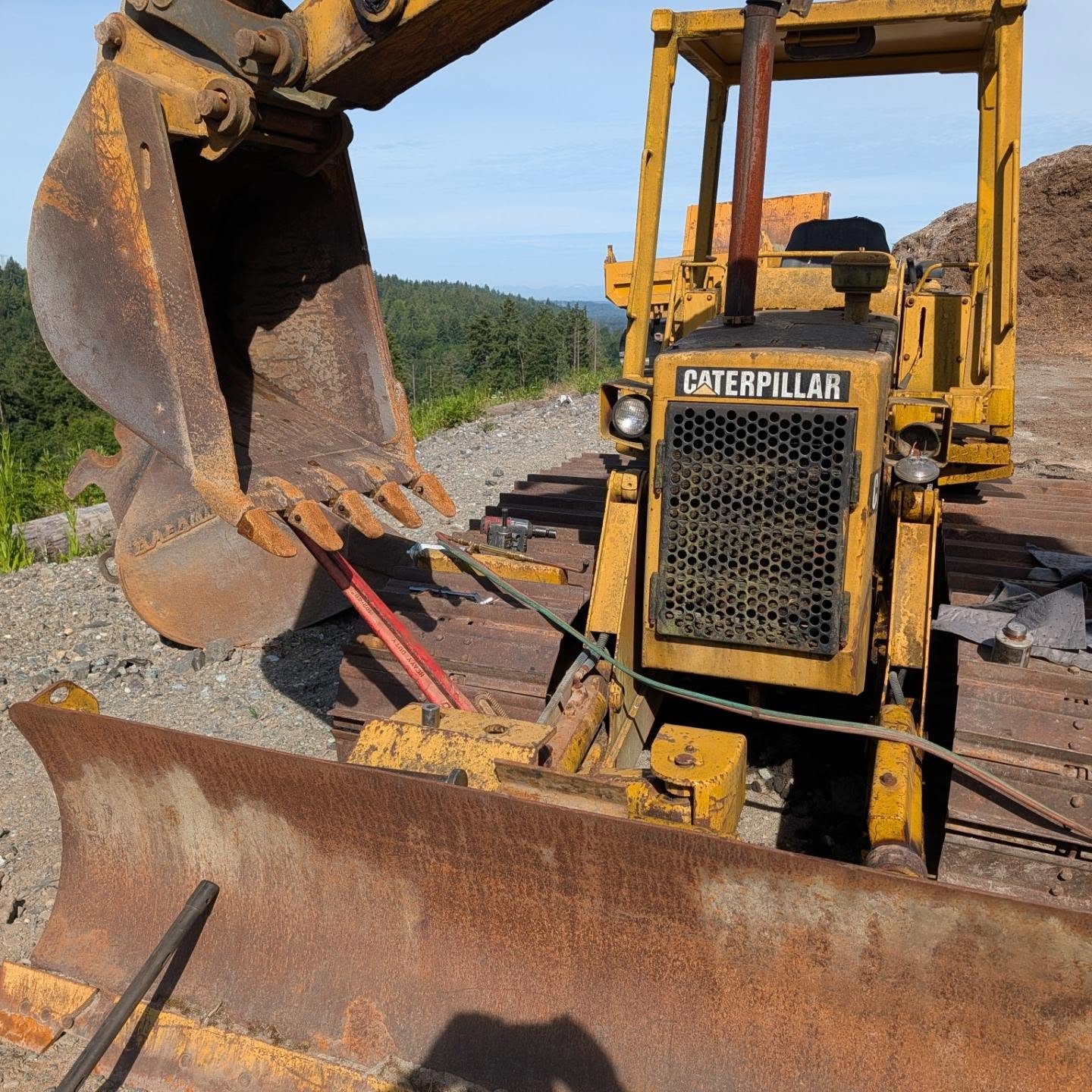 When the cheater pipe just won't work. She'll either come or bleed.

#heavyeuipmentmechanic #yellowiron #pnw
#mountainfresh
