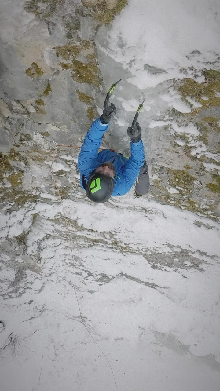 Your weekly ice climbing stoke reel. @climbs2high on the second ascent of “Win The Crowd”. Definitely one of the best mixed climbs on the empire wall. Those @blackdiamond Hydra tools in their element. Check out those sticks!