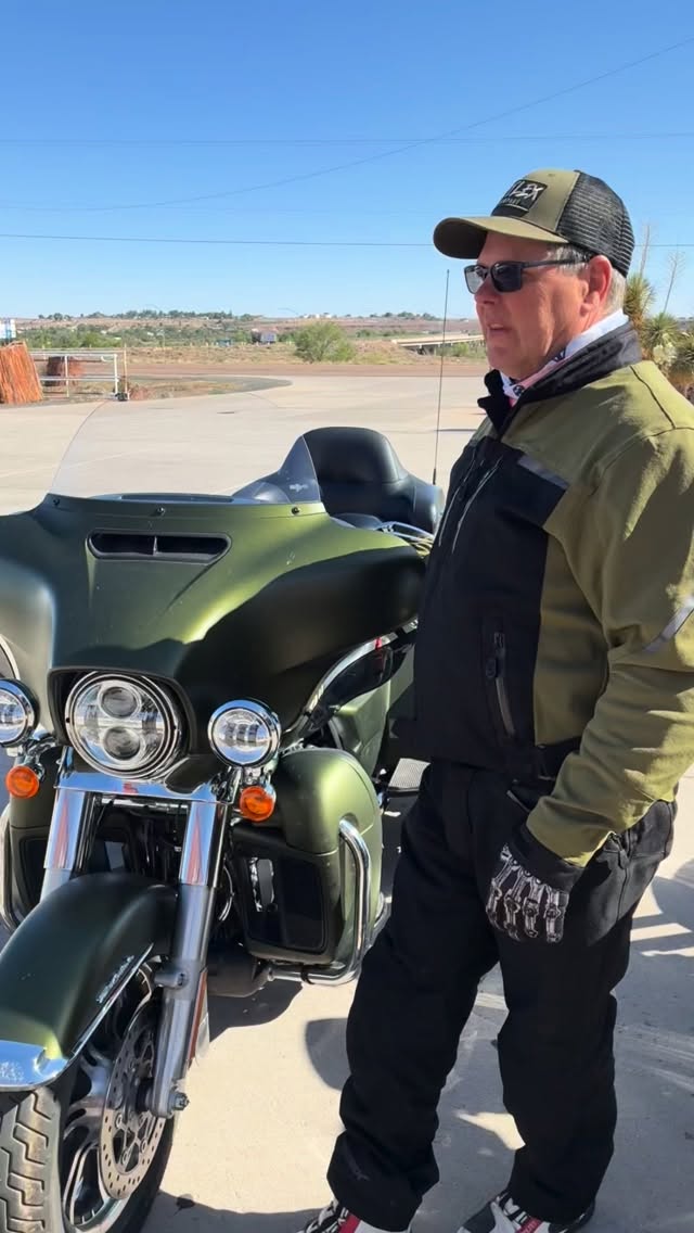 Got a chance to ride the new rush gear from @castlexgear in Arizona you all know how hot Arizona gets I was amazed at how I could not feel the heat from the sun penetrating through it I actually felt the heat when it was removed more so than I did with it on, great comfortable gear. 
#castlex #castlexgear #wearcastlex #ridesafe