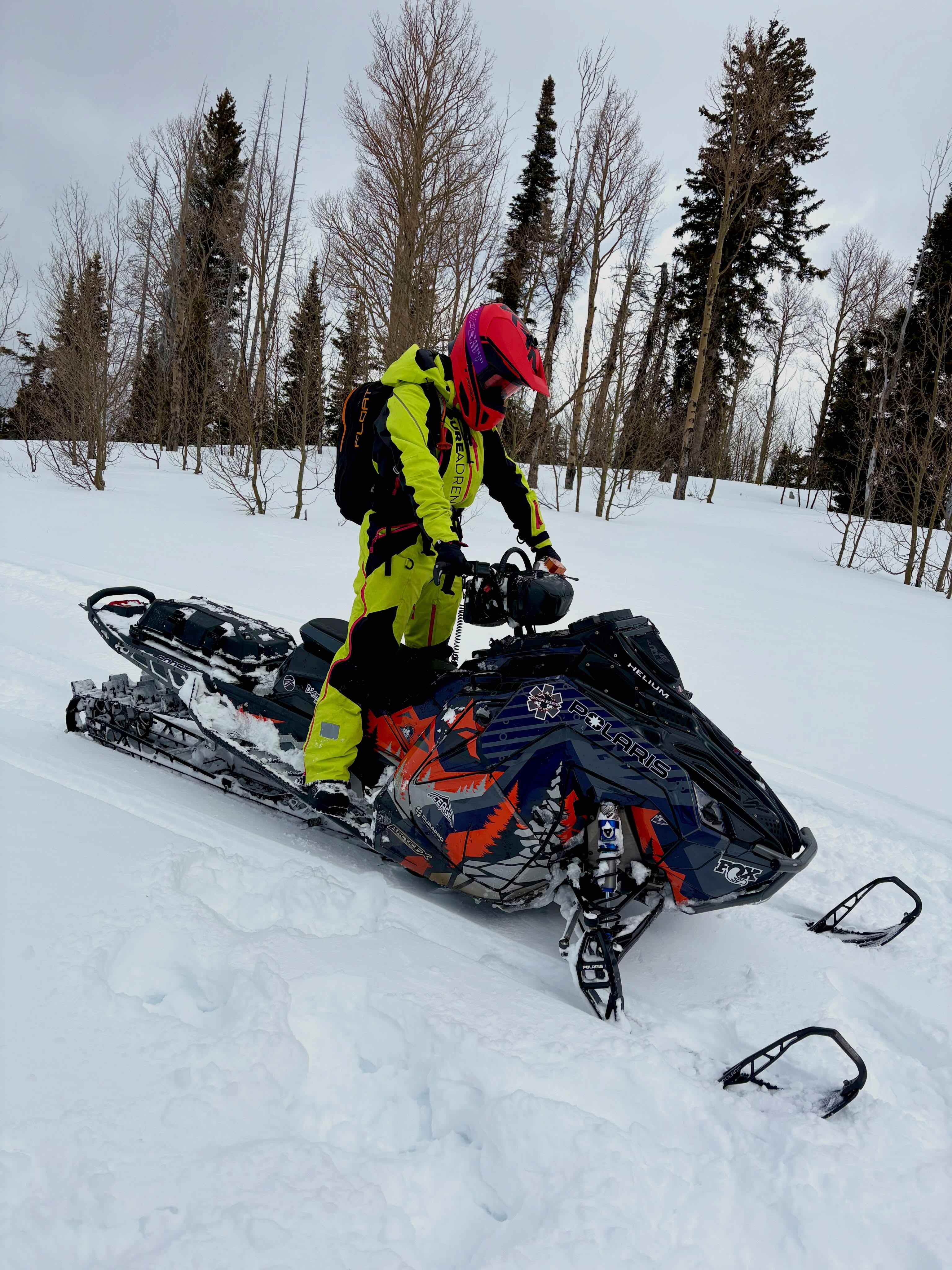 How do you drive this thing? The one and only time in rare history you will catch me on a Polaris 🫣

Shhh 🤫 don’t tell my @skidoo 😅

#Snowmobile #Sledding #AltitudeSickness #PnwPowderPuffin #JoinThe21stCentury

@Marlon_products 
@ArcticFXGraphics 
@tempestOptics
@bikemanperformance_snow 

@klotz1959
@AltitudeSickness_911

@CAproSkis
@backwoodsbmp

@VO_Gloves 
@EvansWaterless
@artworkbysierrawinter 
@fluxcreatine 
@pureadrenalinesnow