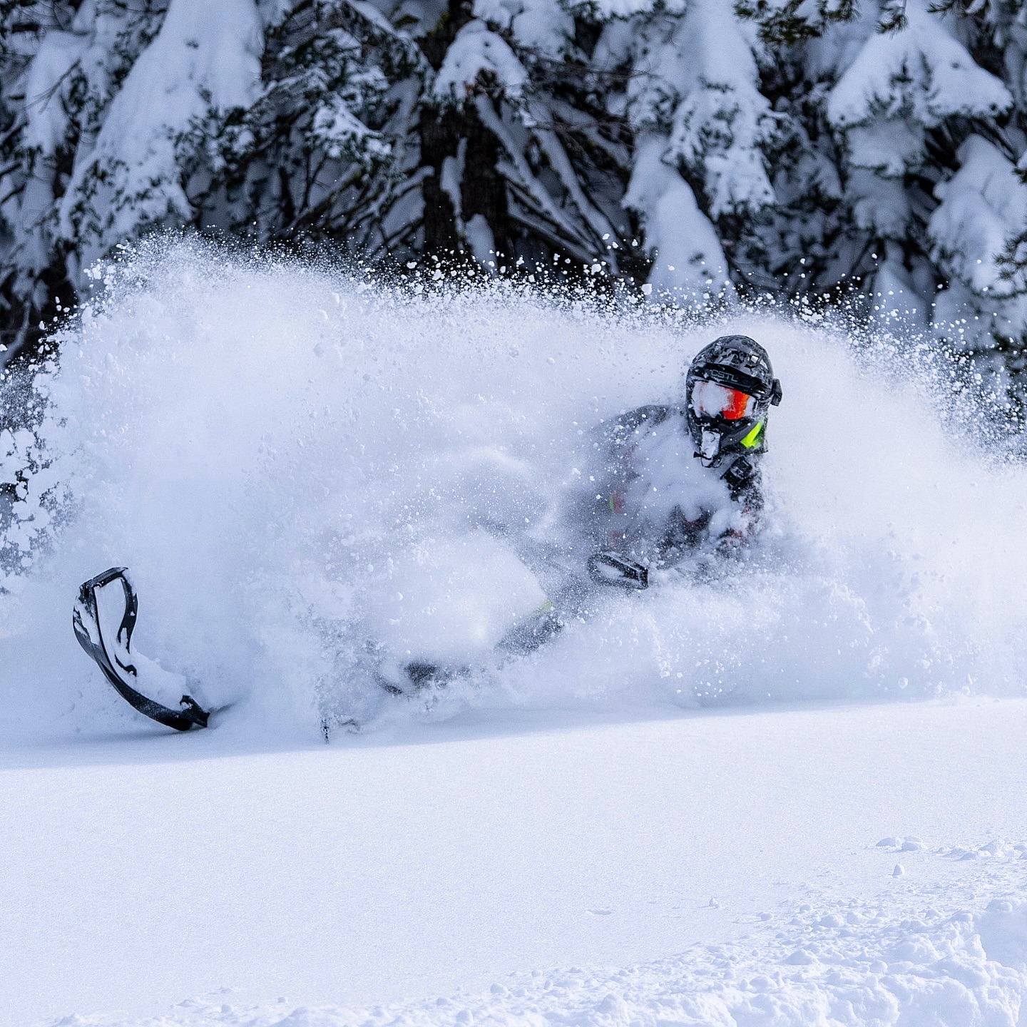 This heatwave…😭… missing the POW
❄️ 
#thatskidoofeeling #brpdealerambassador #snowmobile #sledcali #winterplayground