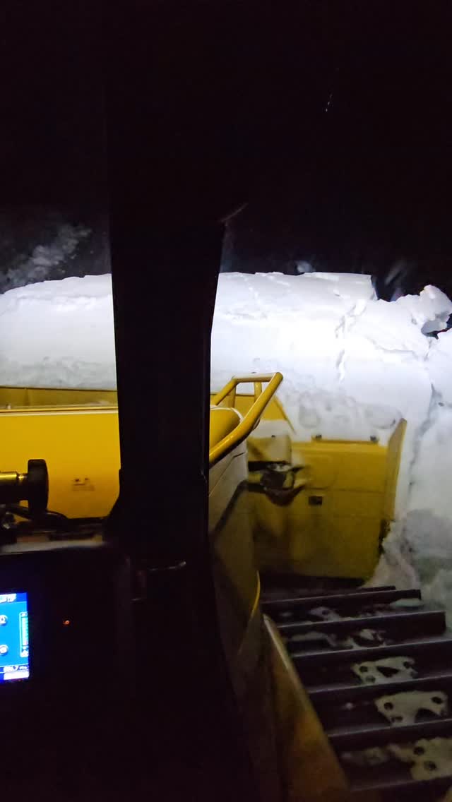 Rolling free at 11,000ft. 
#livelifewideopen 
#mountainlife 
#roamfree 
#komatsu