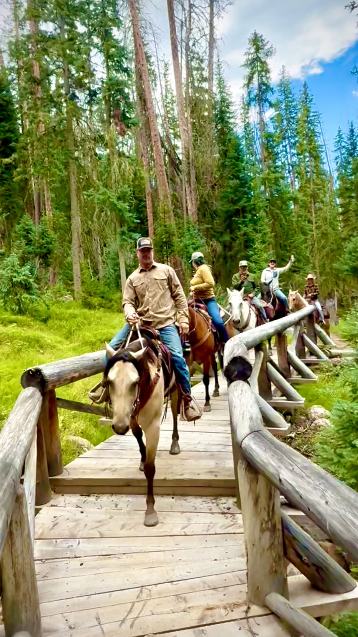 Winging it in RMNP!  Fun ride with the out west crew 🤠
.
@k_levine @steve.stalzer @paigebfree @zoeyis