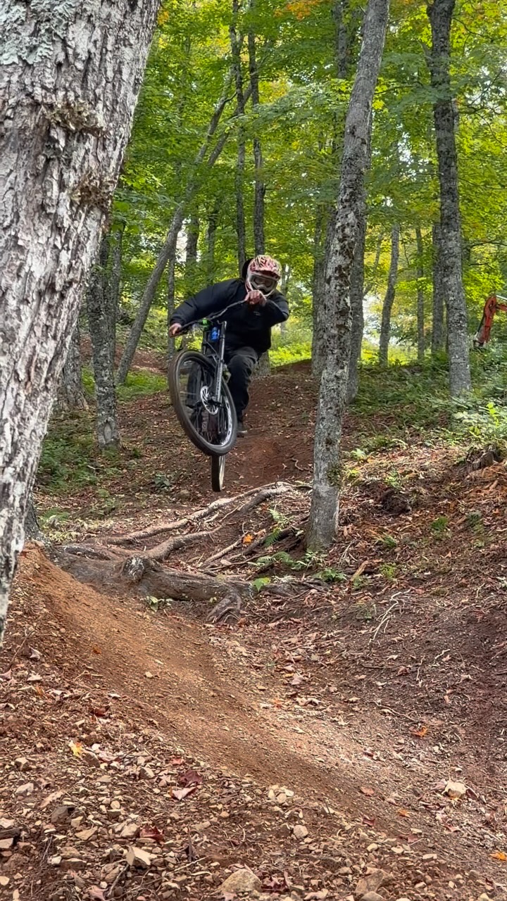 How was your saturday? 

#mtb #downhillmtb #reels #bikes #freeride