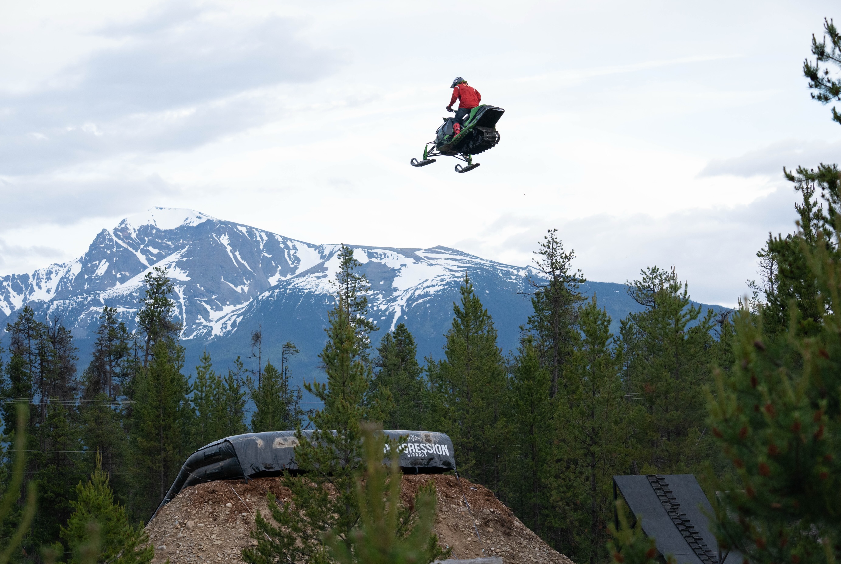 “Enjoy it man, because it’s the last time you’ll ever do it for the first time” - @dave_england_ 

📸- @thewildnorthstudio 
.
.
Huge thanks to @dave_england_ for letting me come out and lap the compound and making sure i kept the rubber side down.
