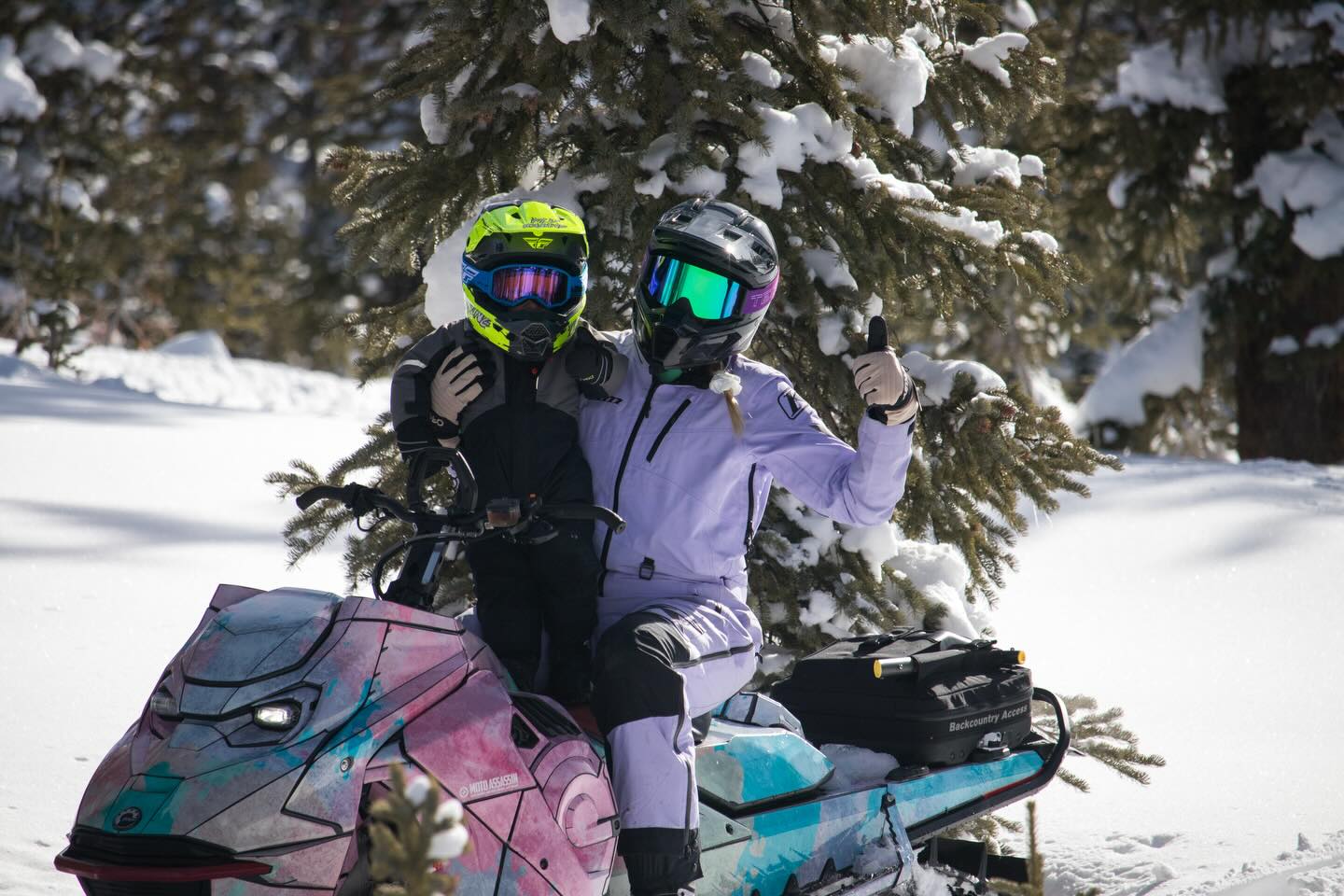 His tiny thumbs up says it all🥹 I love my little riding buddy! 🥰