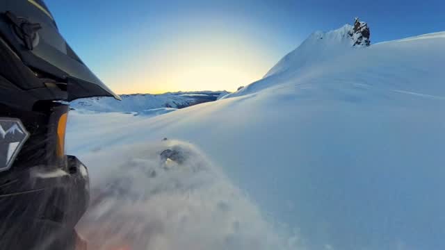 Something special about a sunrise at 2000 meters  @skidoo @courtenay_motorsports @tempestoptics @kyber.one
