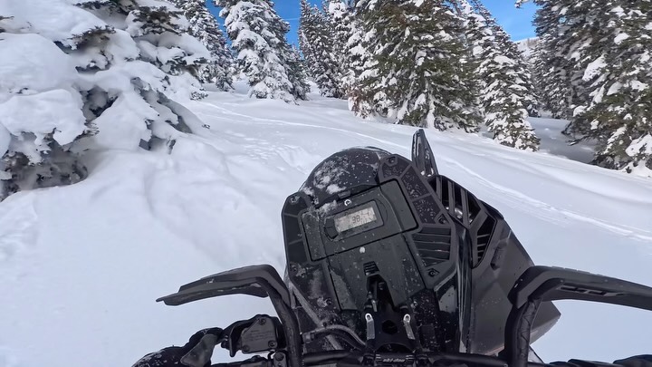 Hay Days with @tempestoptics has me daydreaming of the freedom on the white hillsides ❄️ and turbo noises 🐌 
.
.
.
.
@tempestoptics 
@castlexgear 
#skidoo #snow #tempestoptics #castlexgear #haydays